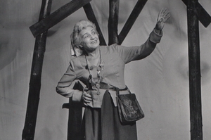 „Jej teatr” w 35. rocznic mierci Idy Kamiskiej [fot. 1957 Matka Courage i jej dzieci - Ida Kamiska]