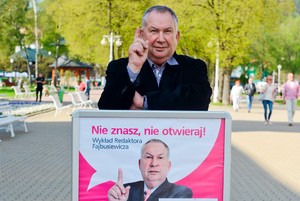 „Nie znasz, nie otwieraj!” - cykl spotka dla seniorw z Michaem Fajbusiewiczem [fot. Nie znasz nie otwieraj]