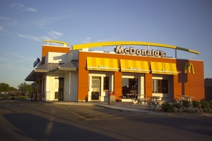 92-latka najstarsz pracownic restauracji McDonald's [fot. McDonald's]