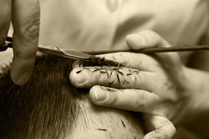 93-latek jednym z najstarszych aktywnych zawodowo fryzjerw na wiecie [© schankz - Fotolia.com]