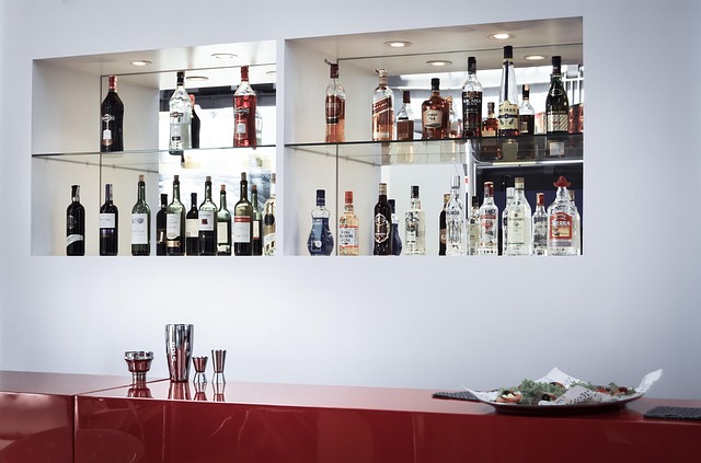 Alkohol - dlaczego u jednych ludzi rozwija si choroba wtroby, a u innych nie [fot. Michal Jarmoluk from Pixabay]