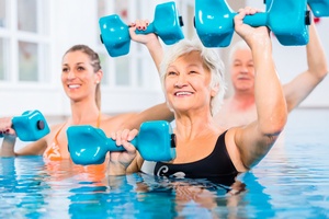 Aqua aerobic dla seniora [fot. Fotolia.com]