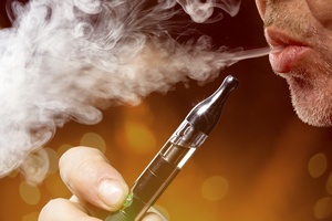 Badacze ostrzegaj: elektroniczne papierosy mog powodowa choroby puc [© Armin Staudt - Fotolia.com]