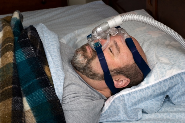 Bezdech senny - przestrzeganie terapii CPAP to lepsze relacje z partnerem [Fot. Howard - Fotolia.com]