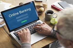 Bezpieczna e-bankowo. Jak paci kart, robi przelewy i sprawdza stan konta? [© Rawpixel.com - Fotolia.com]