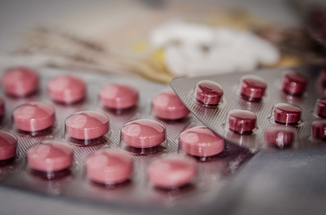 Bierzesz leki na nadciśnienie? Twój mikrobiom może osłabiać ich działanie [fot. Michal Jarmoluk from Pixabay]