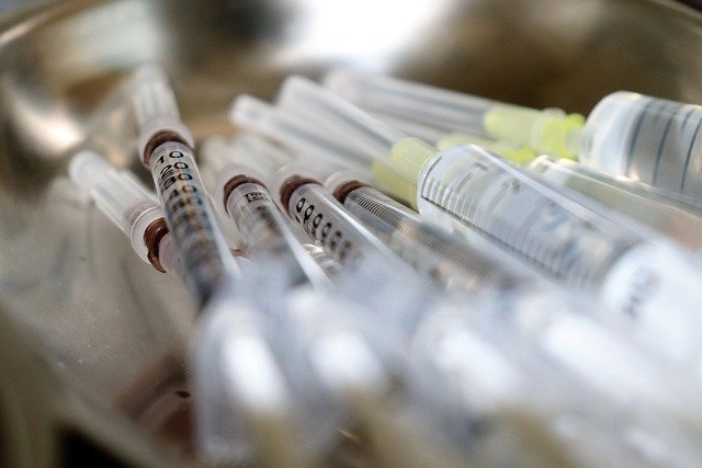Brak zaufania do lekarzy i szczepie wynika z osobowoci? [fot. Vesna Harni from Pixabay]