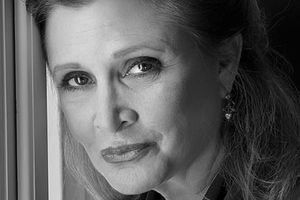 Carrie Fisher nie yje [Carrie Fisher, fot. Riccardo Ghilardi photographer, CC BY-SA 3.0, Wikimedia Commons]