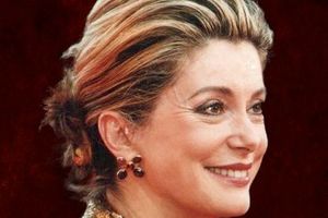 Catherine Deneuve koczy 75 lat [Catherine Deneuve fot. Rita Molnár, CC BY-SA 2.0, Wikimedia Commons]