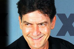 Charlie Sheen spotyka si z gwiazd porno [Charlie Sheen, fot. Joella Maran, CC BY-SA 2.0, Wikimedia Commonso]