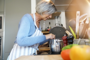 Chcesz schudn? Samodzielnie gotuj sobie posiki [Fot. goodluz - Fotolia.com]