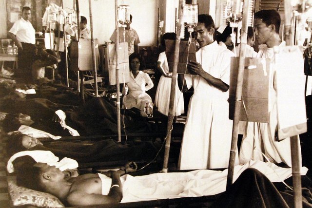 Cholera - anomalia klimatyczne nasilają ryzyko nowych szczepów i epidemii [fot. National Museum of the U.S. Navy - 330-PSA-47-63 (USN 711437), Public Domain, Wikimedia Commons]