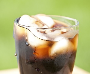 Cola pomaga oczyci jelita [© Vera Kuttelvaserova - Fotolia.com]