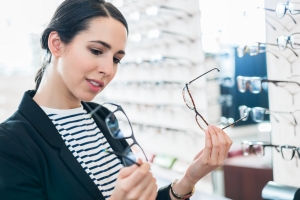 Czy twoje okulary s bezpieczne? [Fot. Kzenon - Fotolia.com]