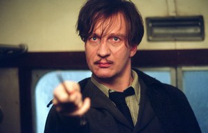 David Thewlis wrd agentw-emerytw [David Thewlis fot. Warner Bros Entertainment Polska]