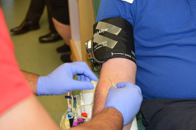 Dawcy krwi mają niższe ryzyko zawałów i udarów [fot. Robert DeLaRosa from Pixabay]