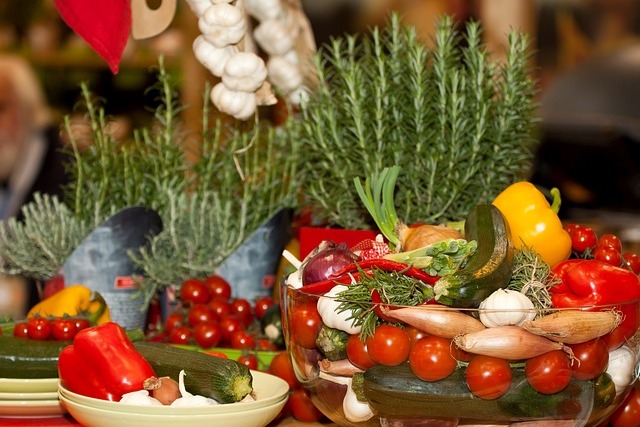 Dieta bogata w selen, luteinę i witaminę E może zmniejszyć ryzyko raka prostaty [fot. Foto-RaBe from Pixabay]