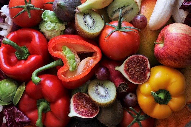 Dieta pełna warzyw i owoców pomaga uchronić się przed otyłością [fot. pasja1000 from Pixabay]