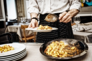 Dlaczego jedzenie „na miecie” moe grozi rakiem [Fot. Kondor83 - Fotolia.com]