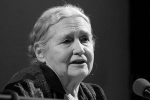 Doris Lessing nie yje [Doris Lessing, fot. Elke Wetzig, CC BY-SA 3.0, Wikimedia Commons]