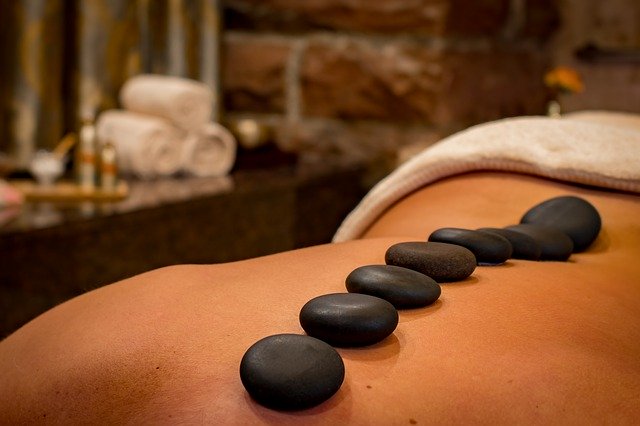 Dziesięć minut masażu lub innej formy relaksu istotnie osłabia stres [fot. Social Butterfly from Pixabay]