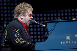 Elton John - legenda za ycia [Elton John fot. Ernst Vikne, CC BY-SA 2.0, Wikimedia Commons]