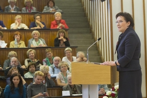 Ewa Kopacz: uczmy si od Seniorw szacunku do drugiego czowieka [fot. Maciej miarowski/KPRM]