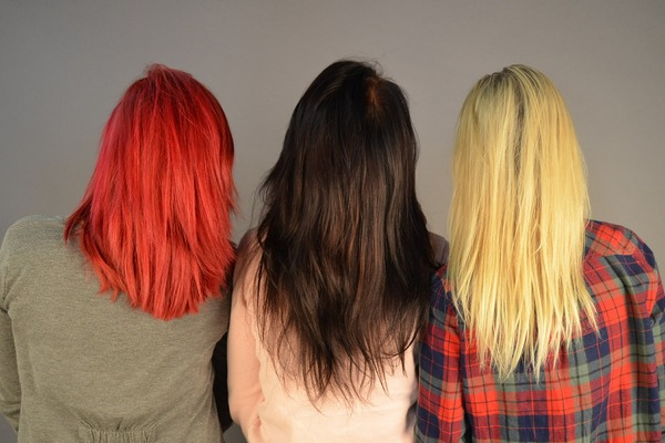 Farbowanie i prostowanie włosów może sprzyjać rakowi piersi [fot. Krist&yacute;na Matlachová z Pixabay]