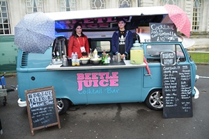 Food trucki: kuchnia na czterech kkach coraz bardziej popularna [fot. terimakasih0 / Pixabay.com, CC0 Public Domain]