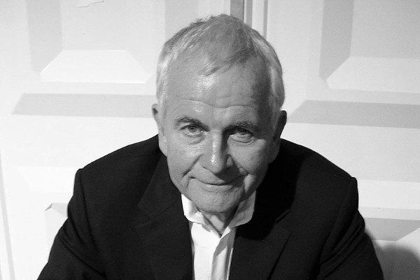 Ian Holm nie yje [Ian Holmes fot. CossieMoJo CC BY-SA 3.0, Wikimedia Commons]