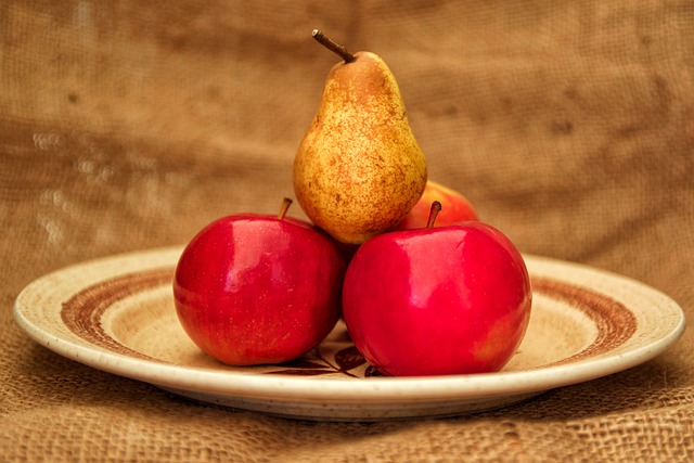 Jabłka i gruszki pomogą uniknąć udaru [fot. Vinzenz Lorenz M from Pixabay]