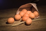 Jajcarze robi sobie jaja z jajami [© rottio1 - Fotolia.com]