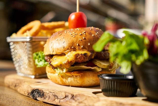 Jak dieta przyczynia się do rozwoju raka płuc [fot. Engin Akyurt from Pixabay]