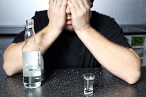 Jak picie „na umr” niszczy wtrob [© ambrozinio - Fotolia.com]