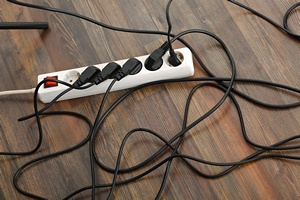Jak poradzi sobie z kablami w mieszkaniu? [© Gudellaphoto - Fotolia.com]