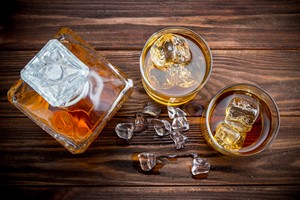 Jak rozsdnie pi alkohol? 8 wanych wskazwek [Alkohol, © Serhiy Shullye - Fotolia.com]