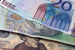 Jak spaca kredyt bezporednio w walucie? [© Maciej Robak - Fotolia.com]