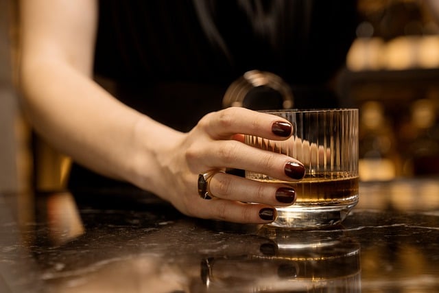 Jeden drink dziennie grozi chorobami serca. Szczeglnie u kobiet [fot. OurWhisky Foundation from Pixabay]