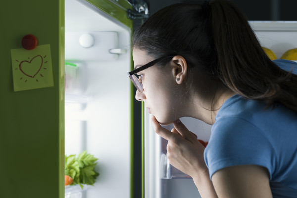 Jedzenie pn por - jedna z czstych przyczyn problemw z wag [Fot. StockPhotoPro - Fotolia.com]