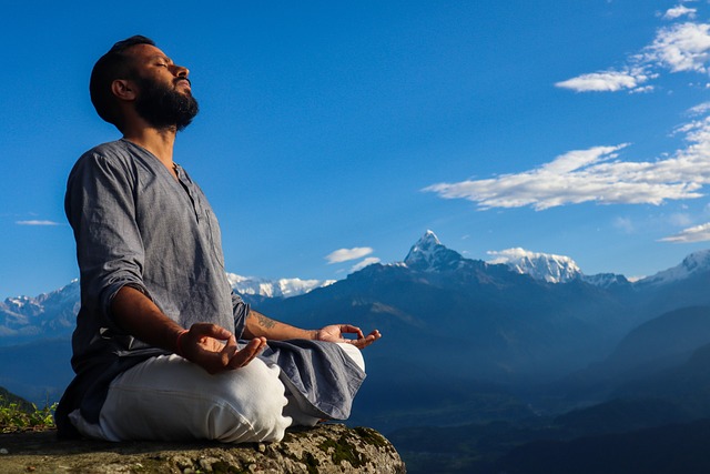 Jogini maja rację - medytacja i praktyki oddechowe poprawiają prace mózgu [fot. Anup Panthi from Pixabay]