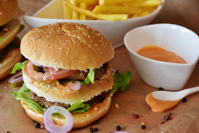Junk food (mieciowe jedzenie) nasila lk i objawy depresji [fot. -Rita-👩&zwj;🍳 und 📷 mit ❤ from Pixabay]