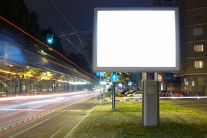 Kary za nielegalne reklamy. Przestrze publiczna bdzie bardziej estetyczna? [© andersphoto - Fotolia.com]