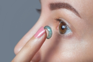 Kolorowe soczewki kontaktowe: jak wpywaj na wzrok? [Fot. Dimid - Fotolia.com]