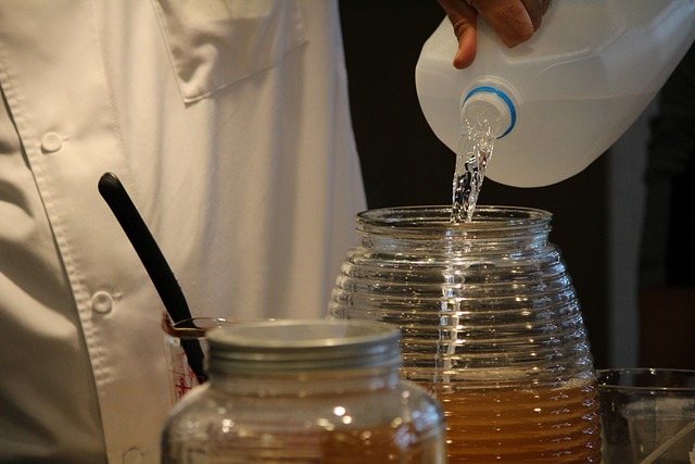 Kombucha - fermentowany napój, który obniża poziom cukru u diabetyków [fot. kelseysue2 from Pixabay]