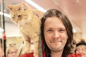 Kot Bob - najsynniejszy kot Wielkiej Brytanii doczeka si swojego filmu [James Bowen i kot Bob, fot. www.facebook.com/StreetCatBob]