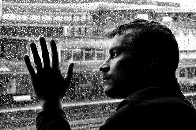 Kto jest najbardziej zagroony samotnoci [fot. PublicDomainPictures from Pixabay]