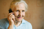 Kto wybiera seniorom telefony komrkowe? [© Artanika - Fotolia.com]