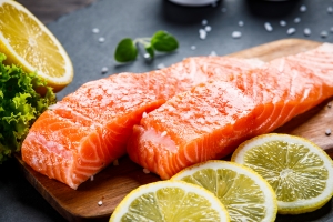 Kwasy omega-3 pomagaj zdrowo si starze. Jeli pochodz z owocw morza i ryb [Fot. Jacek Chabraszewski - Fotolia.com]