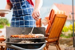 Latem czas wolny spdzamy przy grillu w gronie najbliszych [© Kzenon - Fotolia.com]