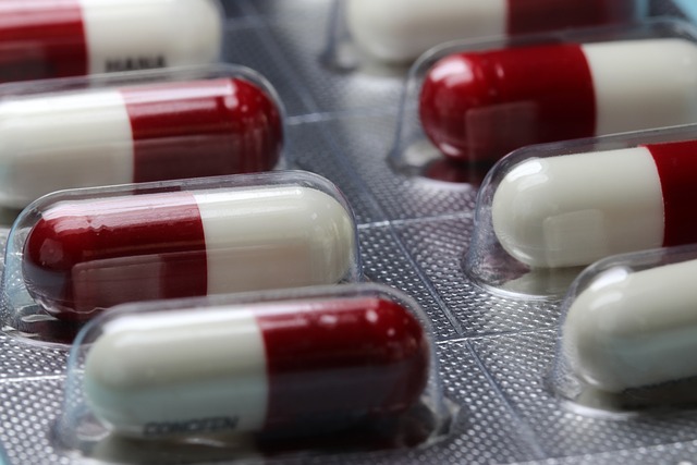 Leki na refluks mają związek z wyższym ryzykiem demencji [fot. HeungSoon from Pixabay]